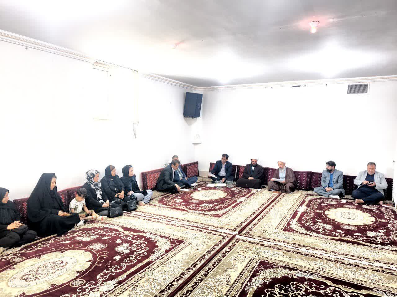 قرعه‌کشی واحدهای مسکونی حساب ۱۰۰ امام(ره) در خرو با حضور مسئولان شهرستان زبرخان